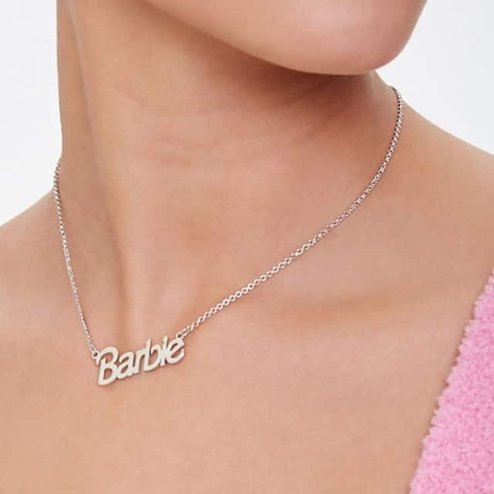 ✨HOST PICK 🥳 NWT Licensed Barbie Necklace